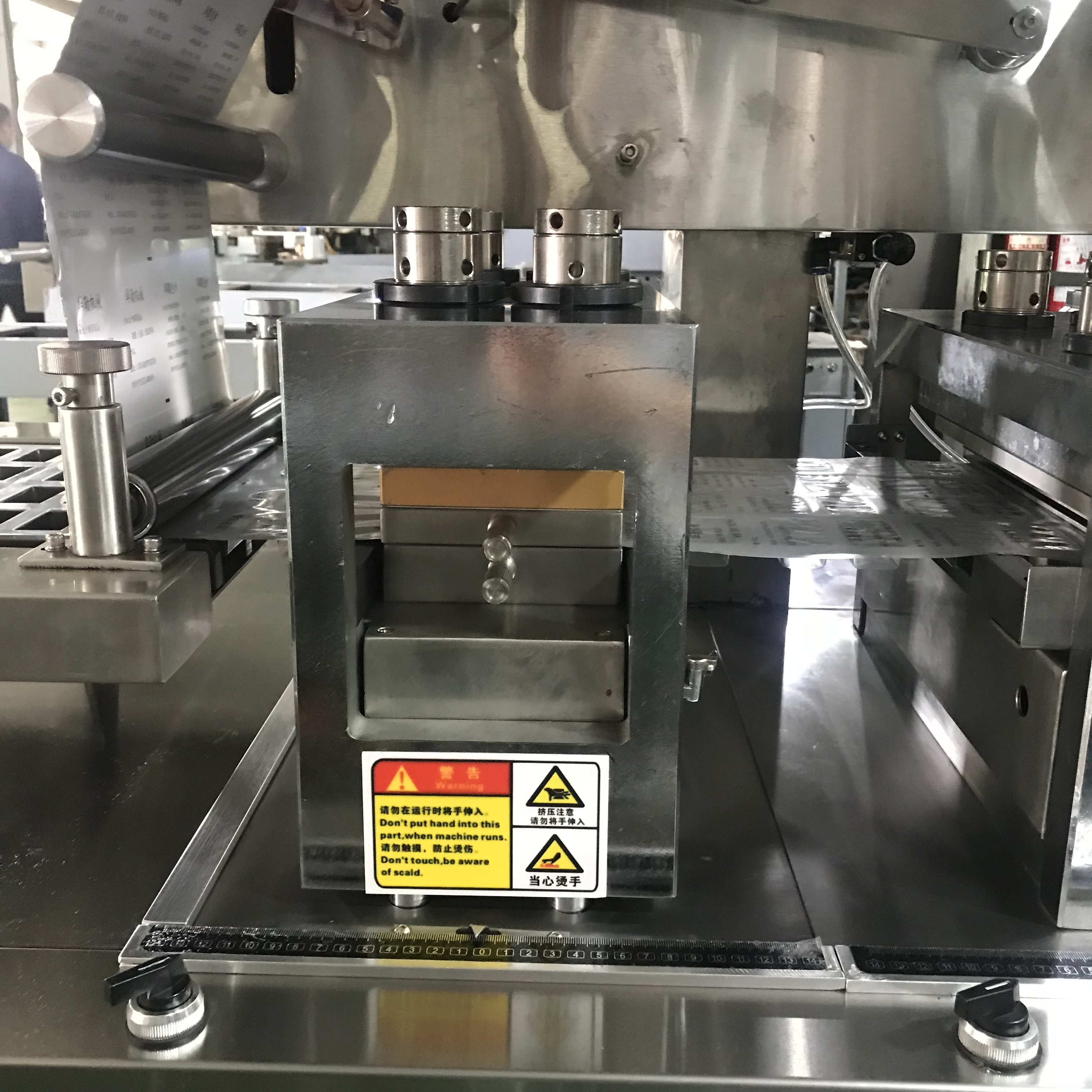 Material de embalagem de PVC, preenchimento de barragem de alta precisão adequado para diversas necessidades de embalagem de alimentos e proteção melhorada do produto